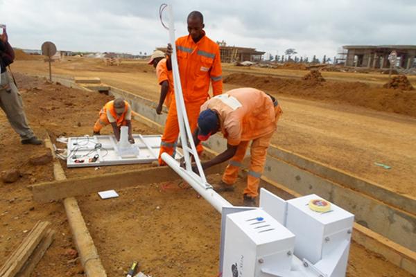 Montage des panneaux solaires